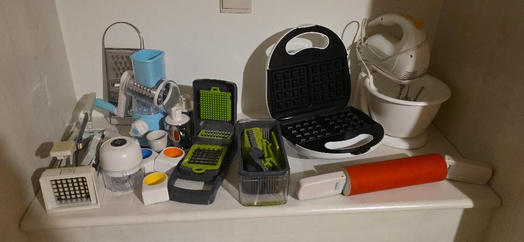 wafelijzer, mixer frietsnijder, looksnijder, raspen, Ophalen, Zo goed als nieuw