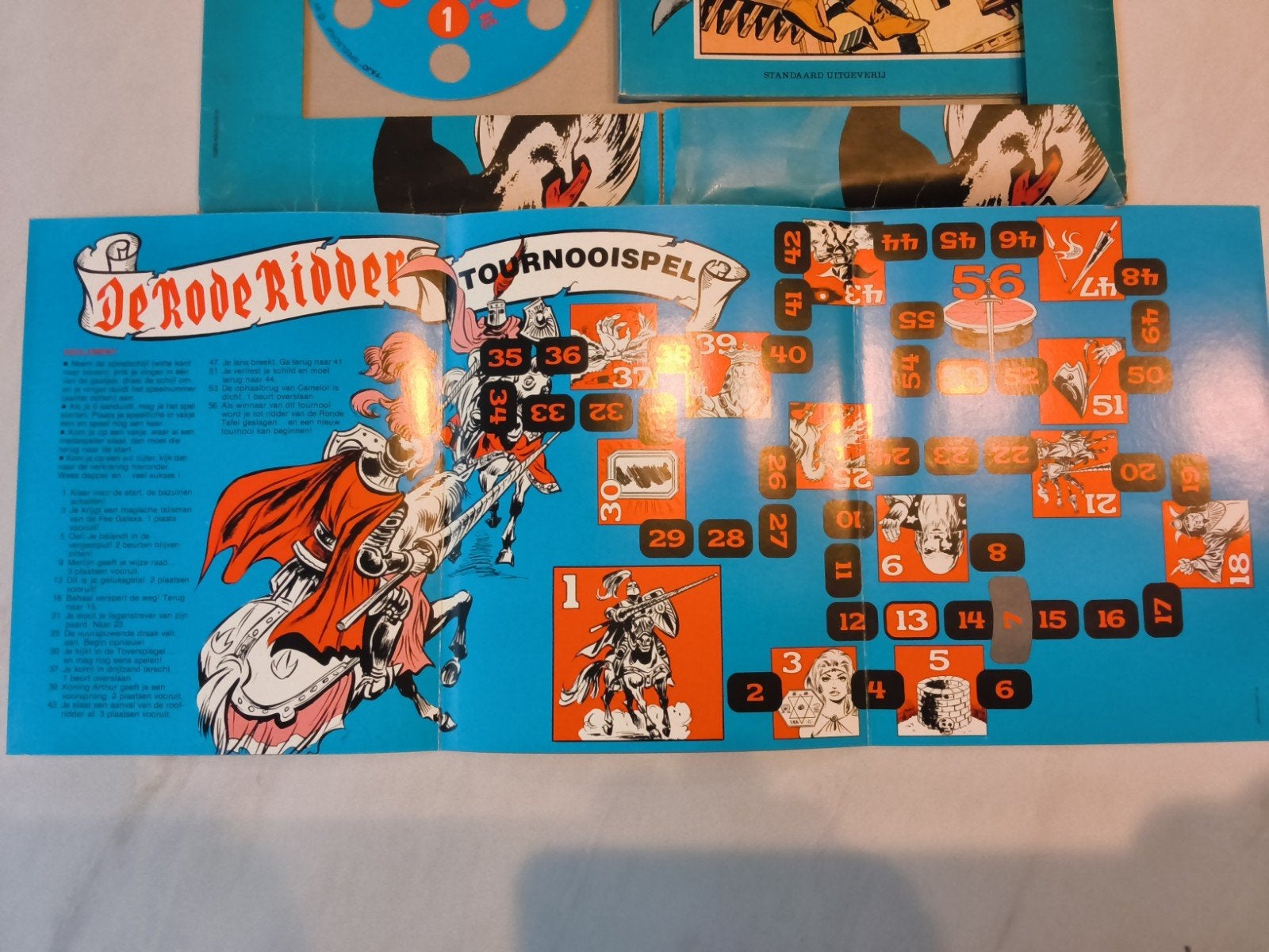 de rode ridder 100 ste album + spel  + zeer grote poster, Ophalen of Verzenden, Gelezen, Willy Vandersteen