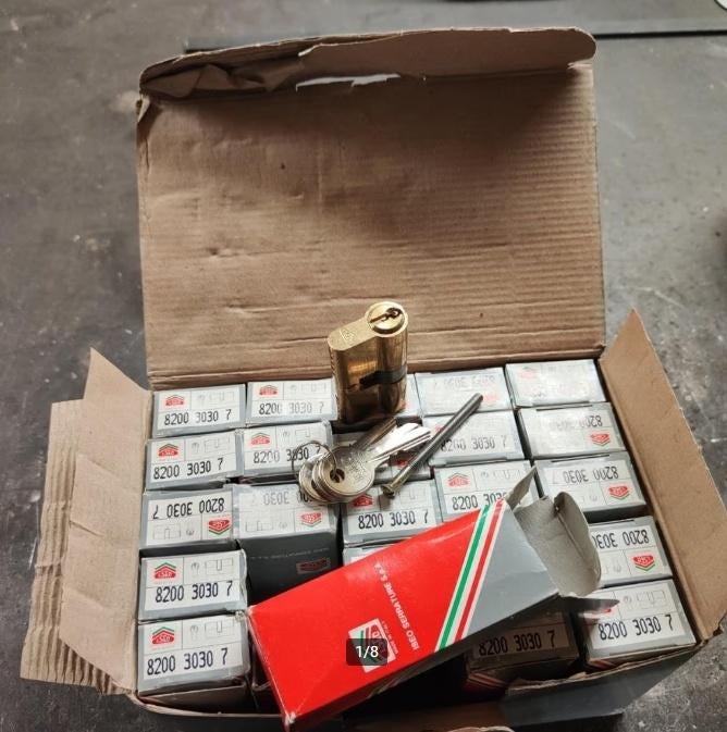 Cylindersloten ISEO 30/30, 3 sleutels., Doe-het-zelf en Bouw, Hang- en Sluitwerk, Nieuw, Slot, Koper of Messing, Ophalen of Verzenden