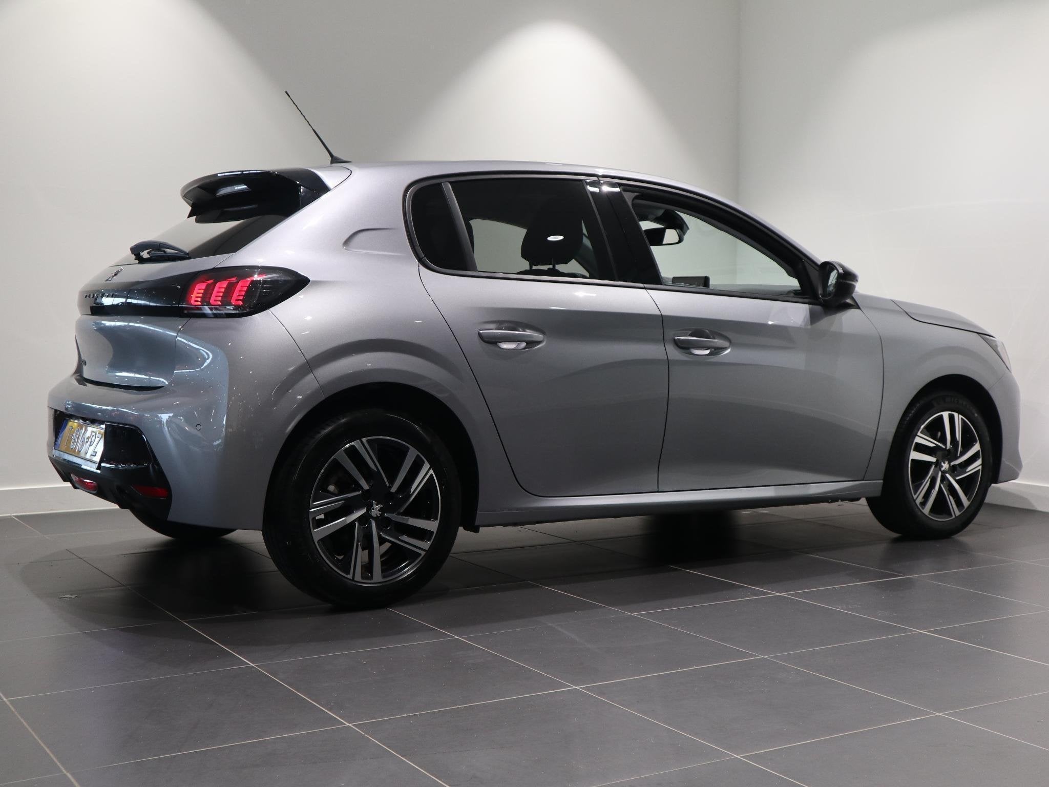 Peugeot 208 1.2 PureTech 100 MAN6 S&S Allure, Auto's, Voorwielaandrijving, Stof, Gebruikt, 1165 kg