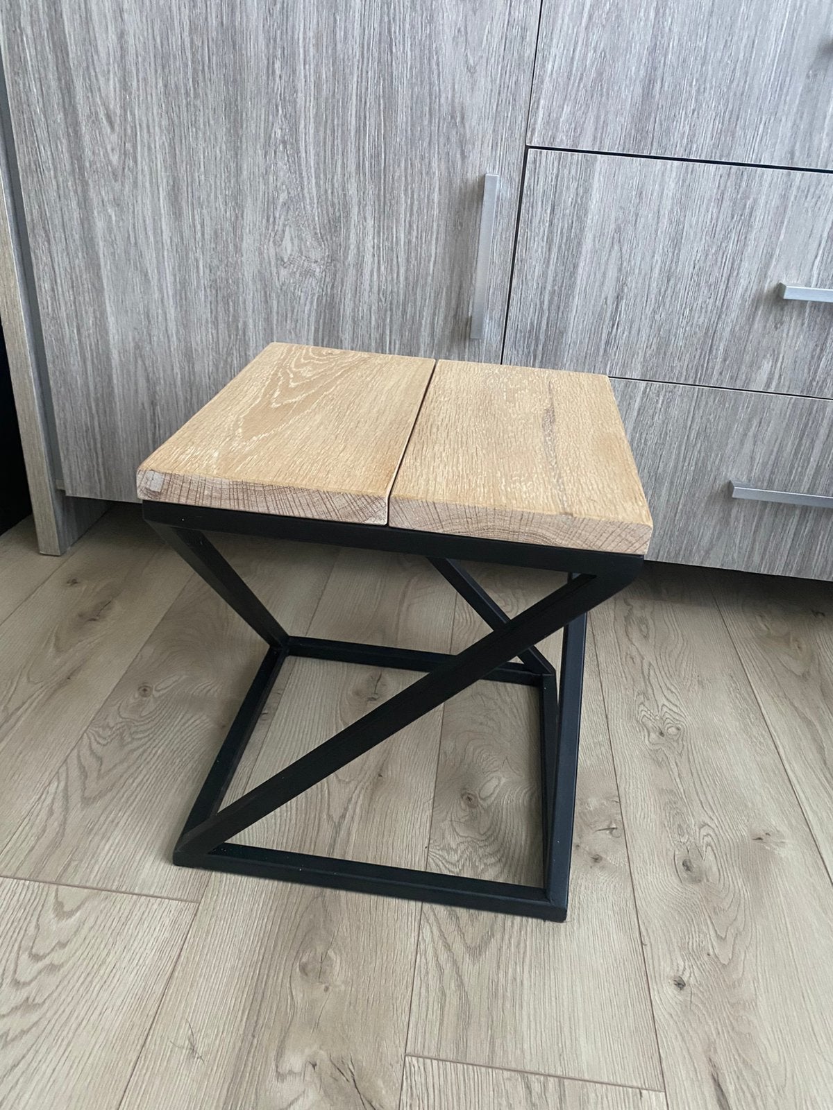 Table d'appoint unique en chêne massif fabriquée à la main, Enlèvement, Comme neuf