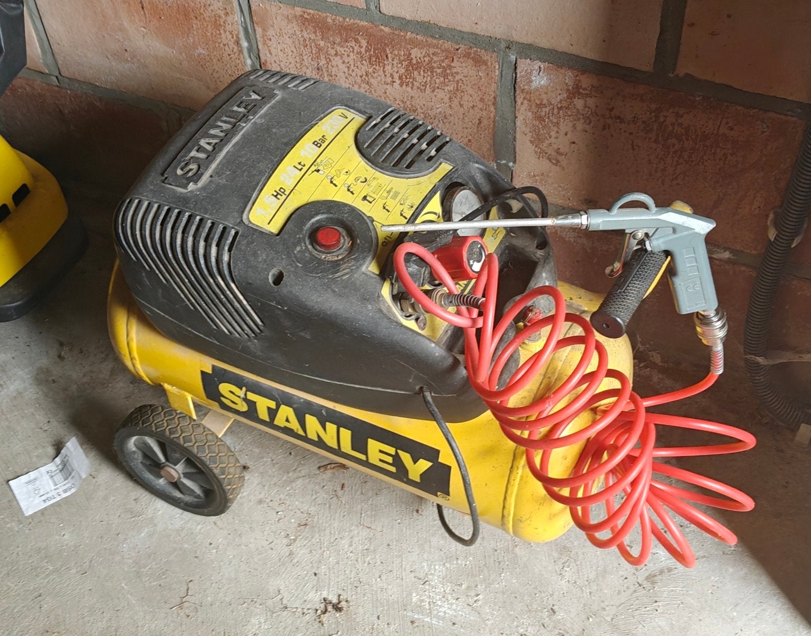 Stanley compressor, Ophalen, Gebruikt, 6 tot 10 bar, Minder dan 25 liter