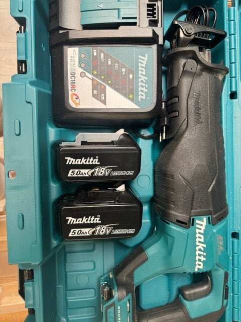 Makita reciprozaag, Doe-het-zelf en Bouw, 70 mm of meer, Ophalen of Verzenden, Zo goed als nieuw, Reciprozaag