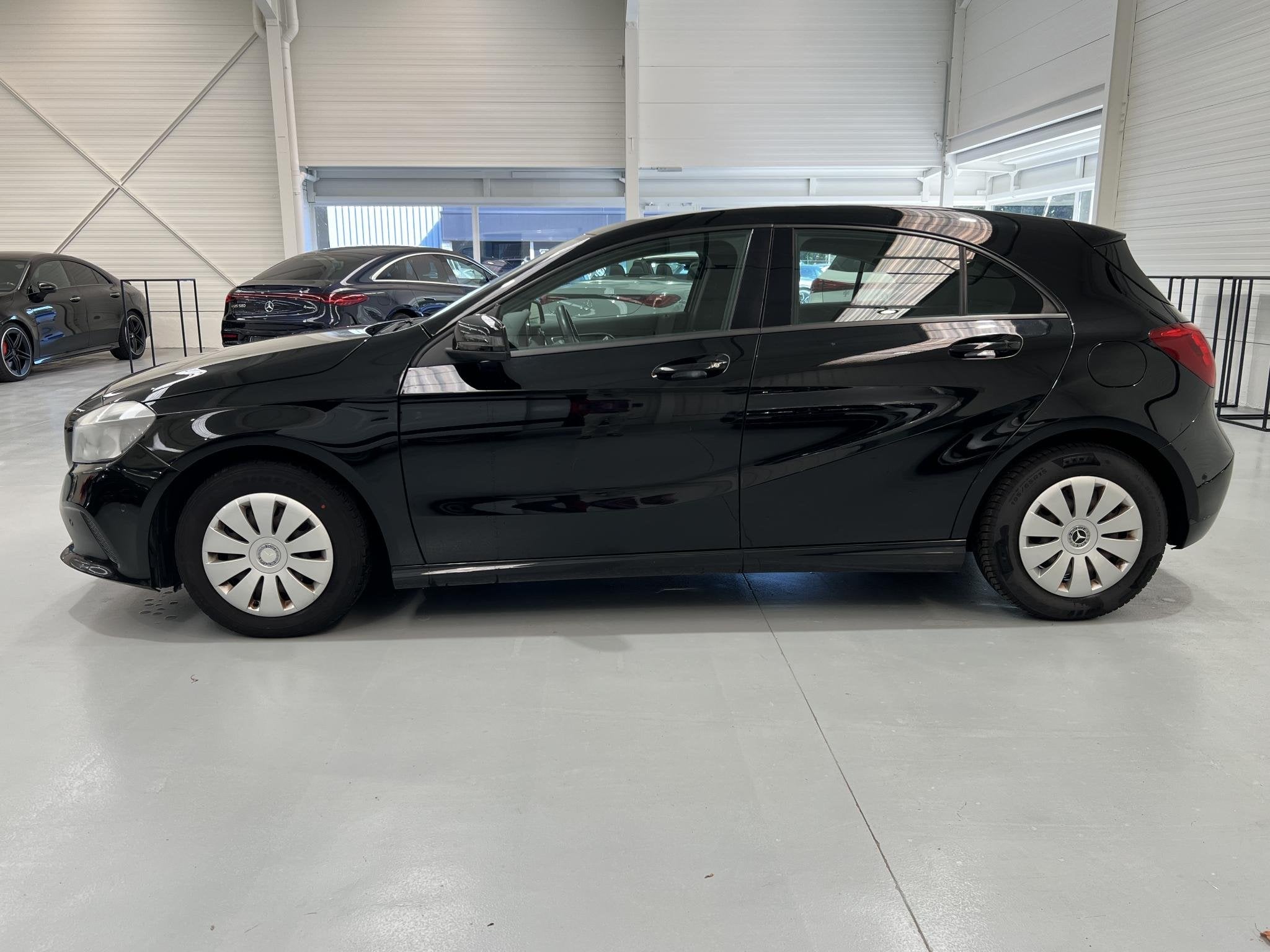 Mercedes-Benz A-Klasse 160 Hatchback Business Line | Parkeer, Voorwielaandrijving, 75 kW, Stof, Gebruikt