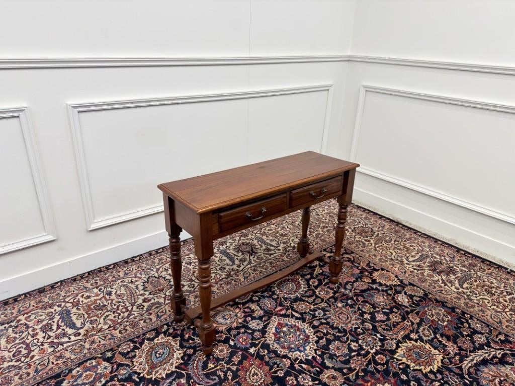 Klassiek Engelse Sidetable, Enlèvement