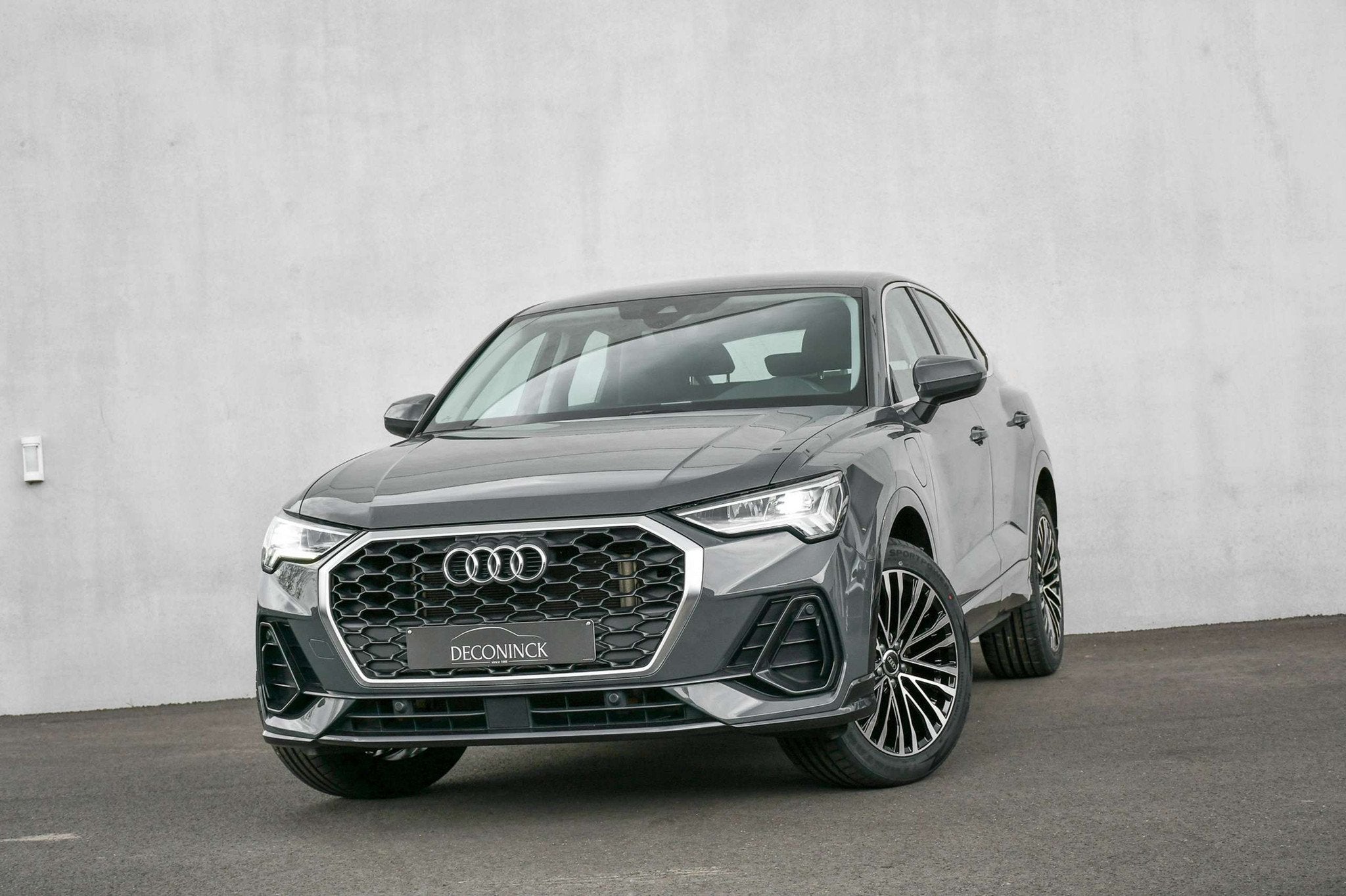 Audi Q3 Q3 PHEV 45 TFSIe*FULL LED*CAMERA*ACC*BI COLOR 19"*CA, Argent ou Gris, Achat, Entreprise, Noir
