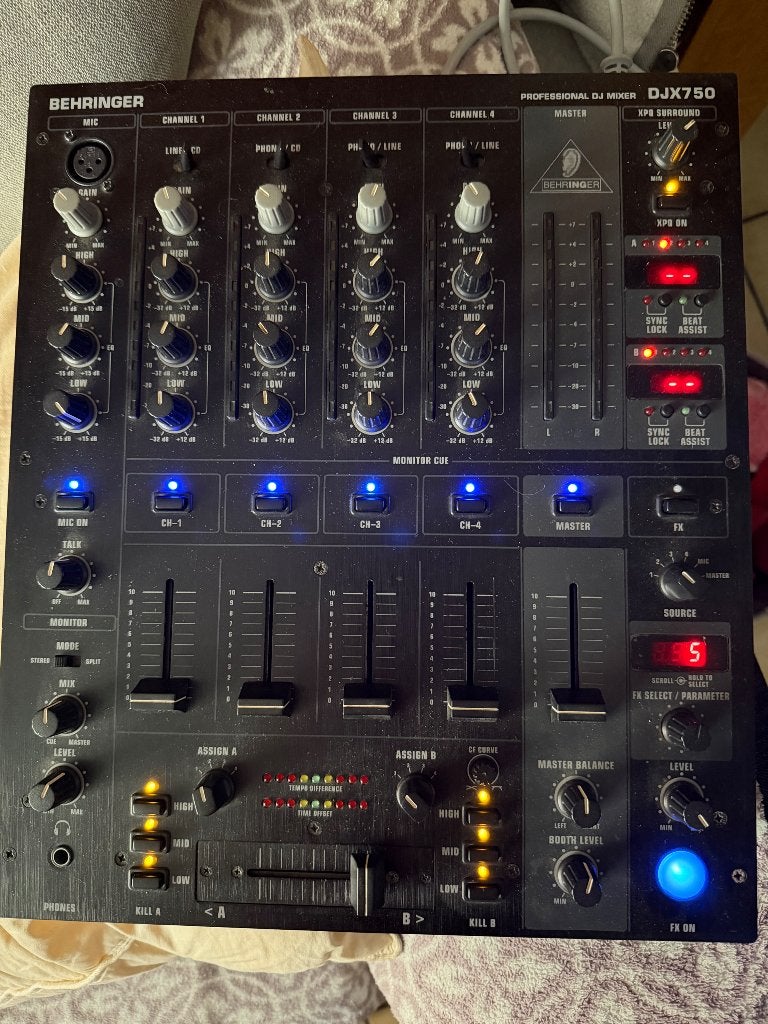 Behringer DJX750, Muziek en Instrumenten, Ophalen of Verzenden, Zo goed als nieuw, Minder dan 5 kanalen