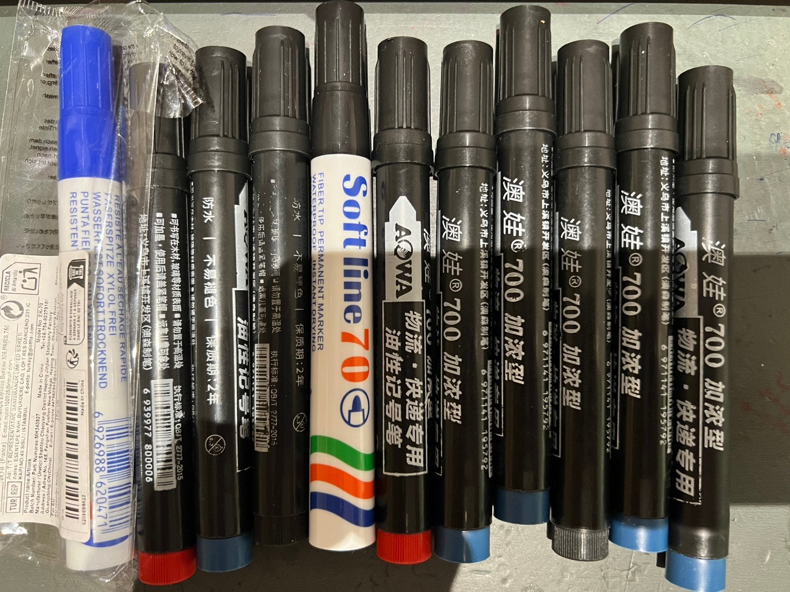 11 stiften kleur zwart blauw rood, Ophalen of Verzenden