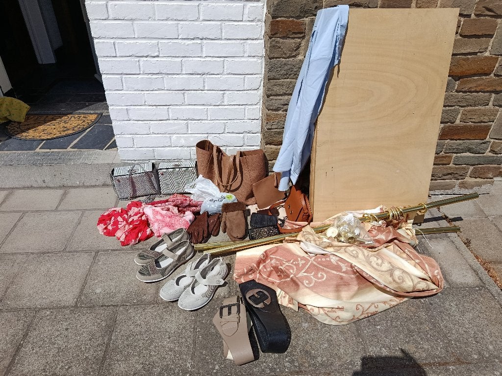 Vêtements, accessoires, tentures, table à tapisser, Enlèvement, Utilisé, Autres types