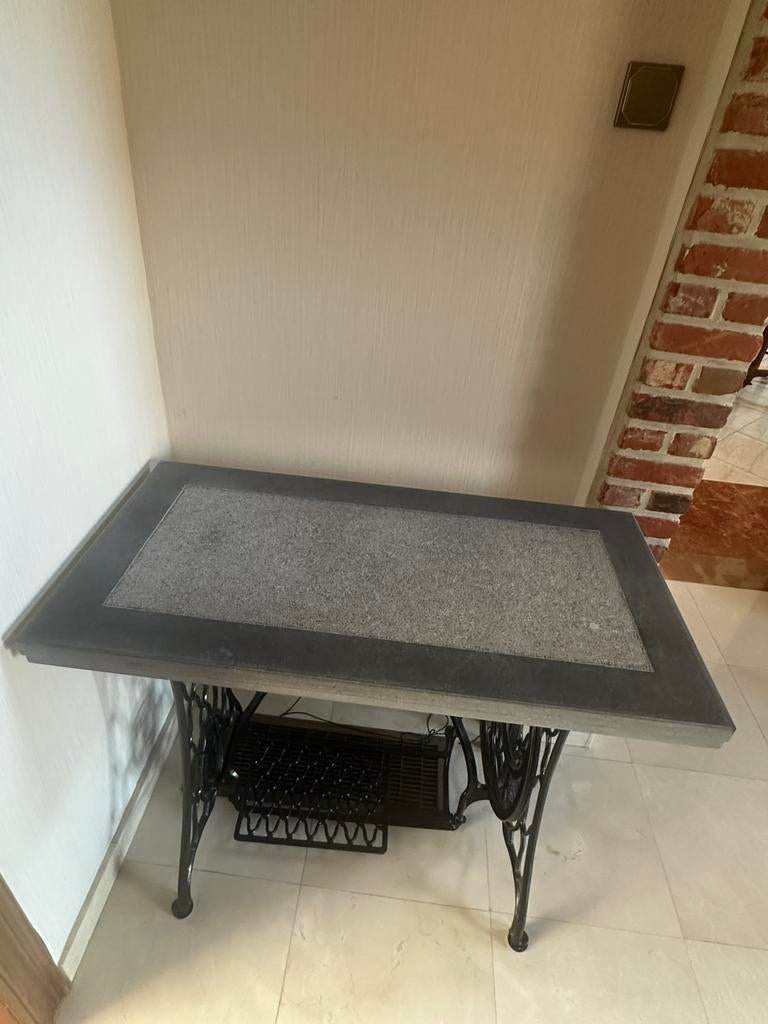 Oude naaitafel met gietijzerenonderstel, Tuin en Terras, Ophalen, Zo goed als nieuw