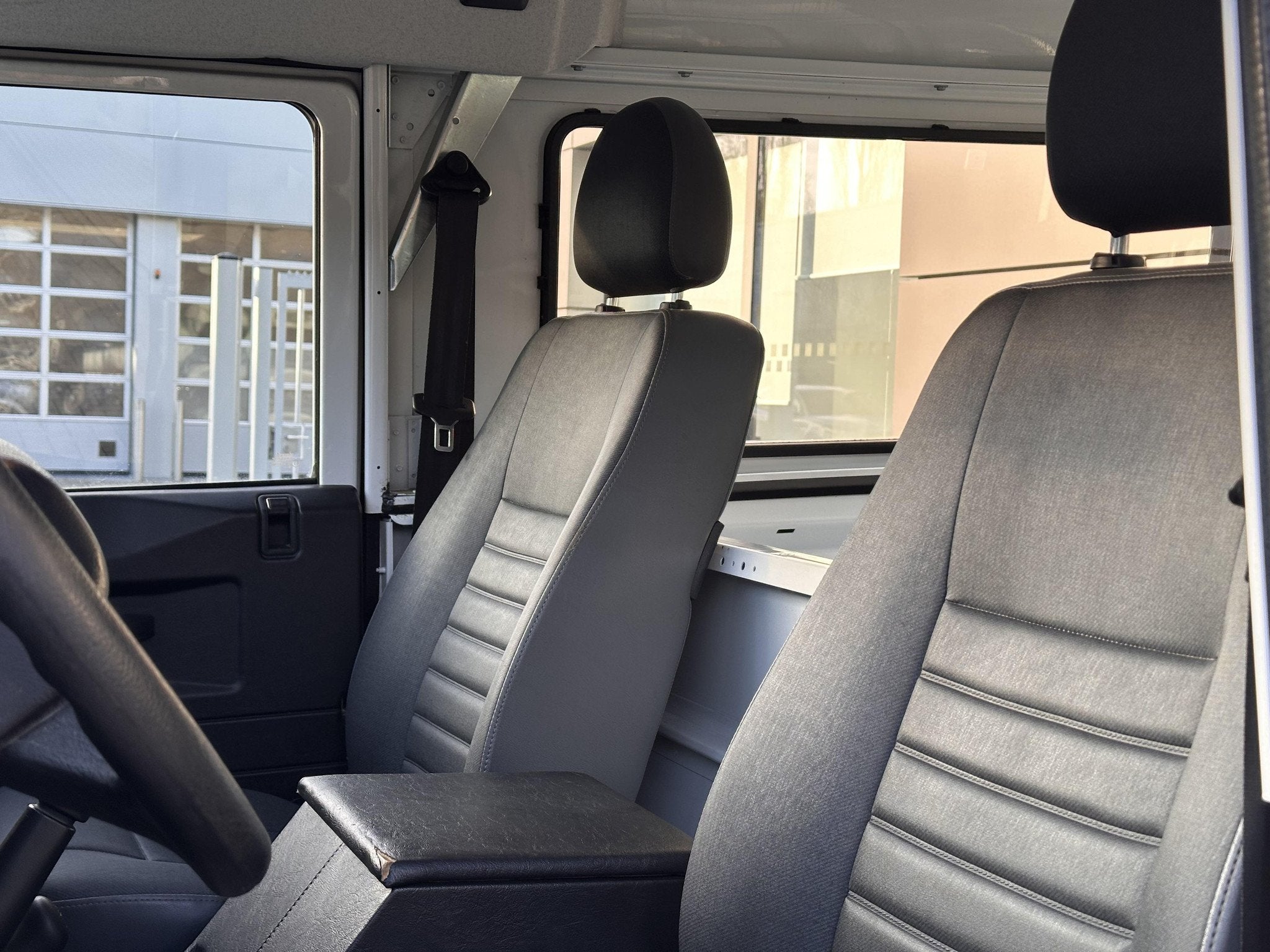Land Rover Defender 2.2 TD4 90, https://public.car-pass.be/vhr/4aedc9d1-4514-49e5-b70f-fe83a488b0bf, Achat, Entreprise, Boîte manuelle