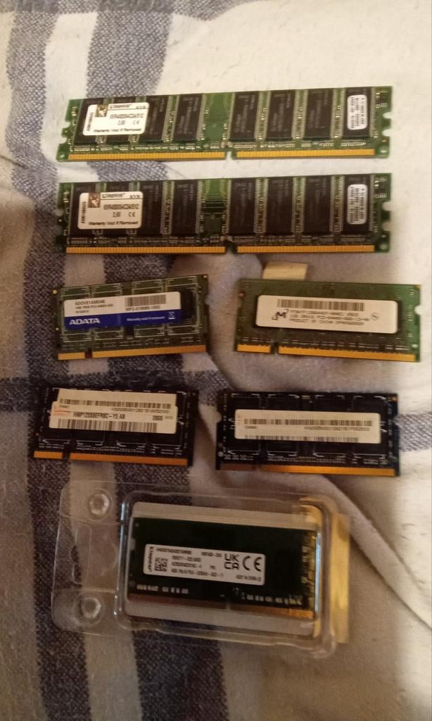 RAM 4 Go DDR4 3200 et lot divers, DDR4
