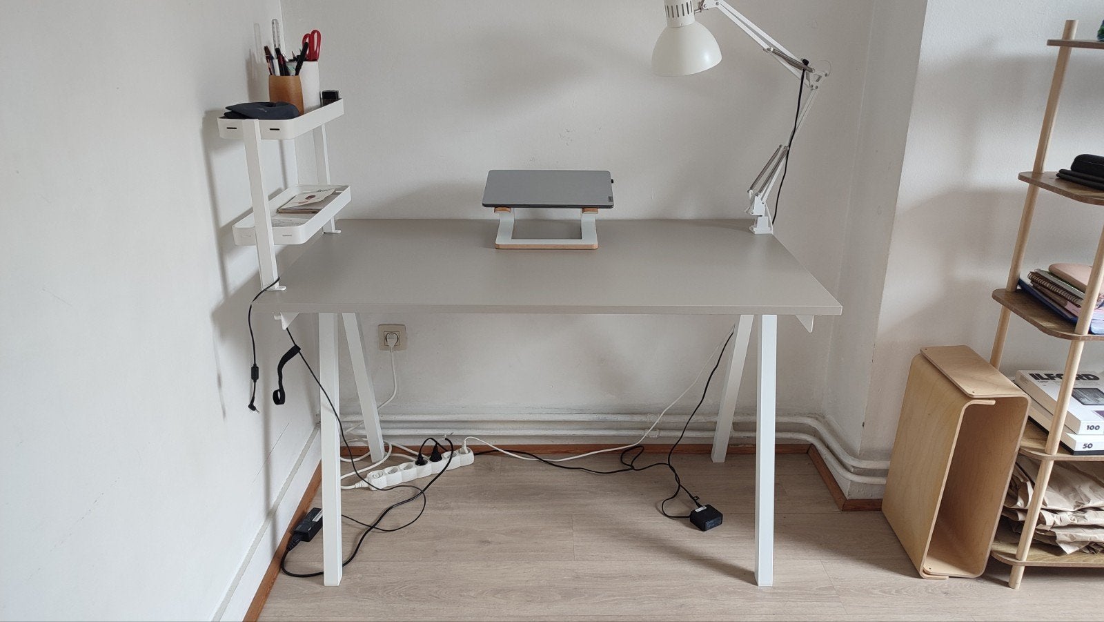 Bureau Ikea + lampe + étagère, Bureau d'ordinateur, 120 cm, Comme neuf, IKEA