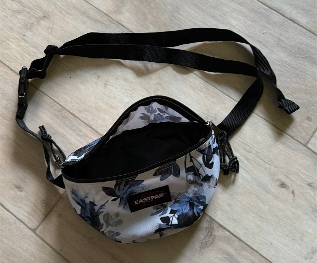 Heuptasje Eastpak, Bijoux, Sacs & Beauté, Sacs | Sacs à bandoulière, Enlèvement ou Envoi, Comme neuf