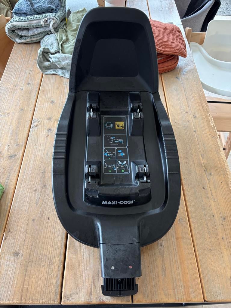 Maxi-cosi family fix 2 + maxi cosi, Kinderen en Baby's, Ophalen, Zo goed als nieuw, Isofix, 0 t/m 13 kg