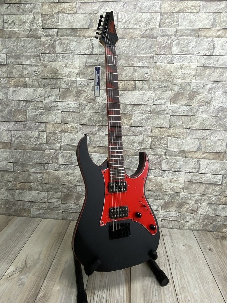 Ibanez GRG131DX-BKF Black Flat - In perfecte staat!, Muziek en Instrumenten, Ophalen of Verzenden, Zo goed als nieuw, Solid body