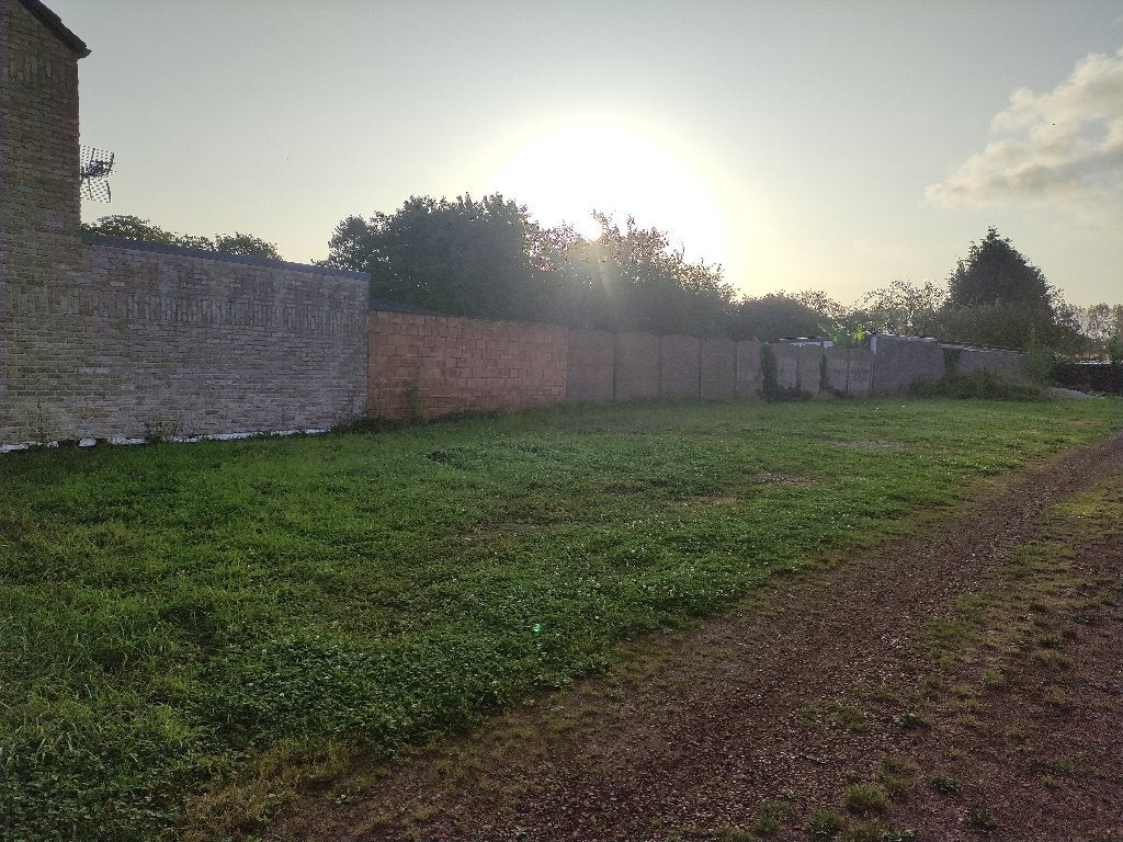 1 EMPLACEMENT A DOUR POUR VEHICULE - CARAVANE