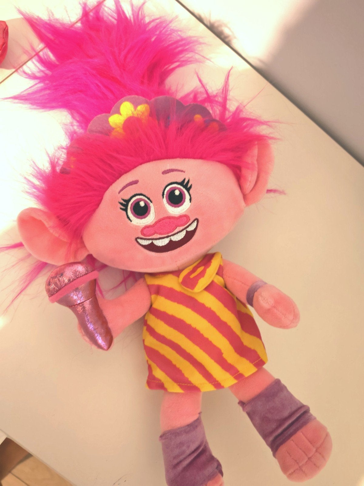 Knuffel Trolls world tour, Enlèvement