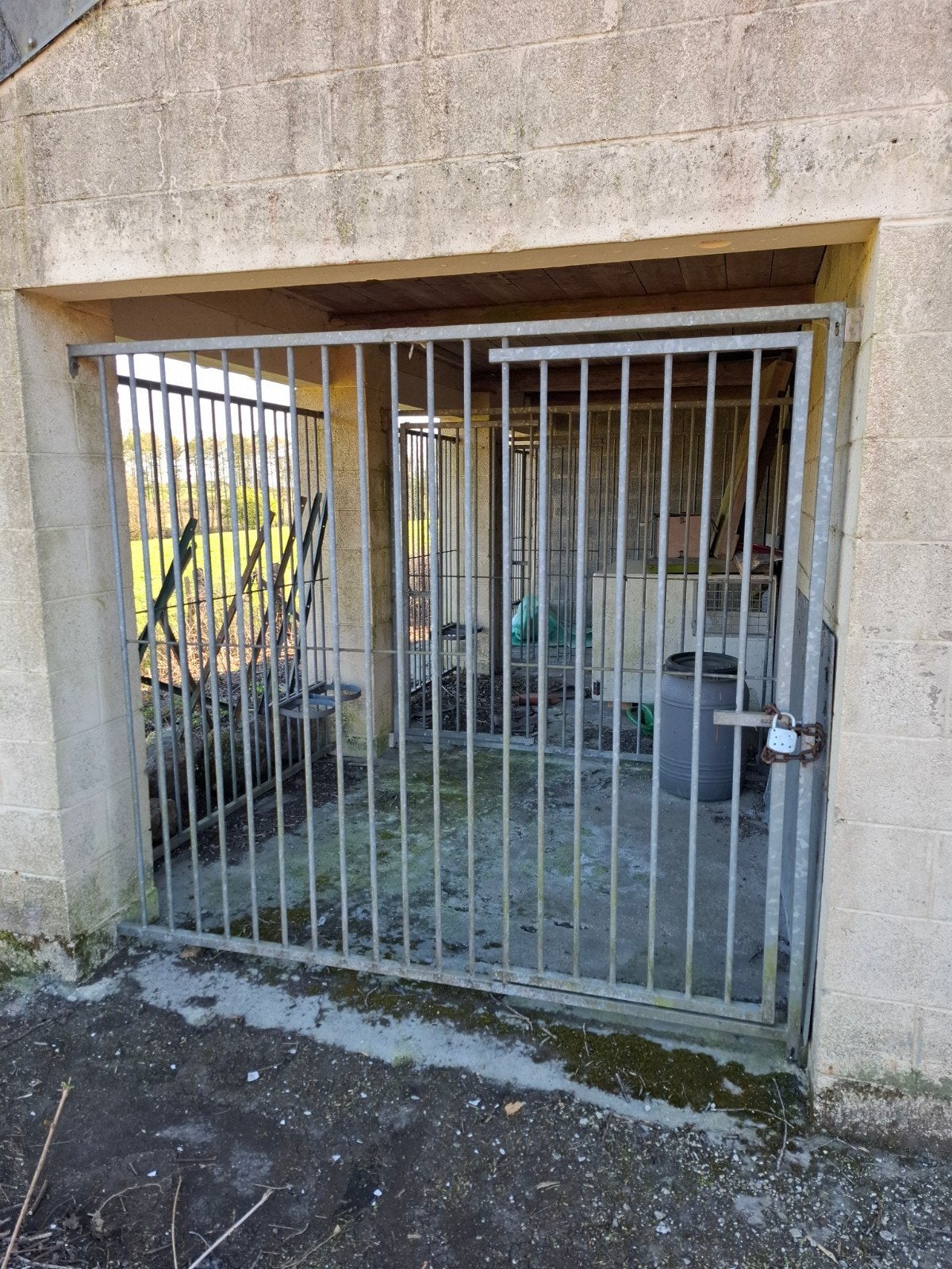 Grilles de chenil en acier galvanisé., Enlèvement