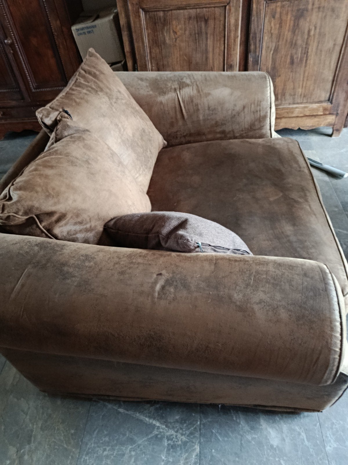 love seat, Enlèvement