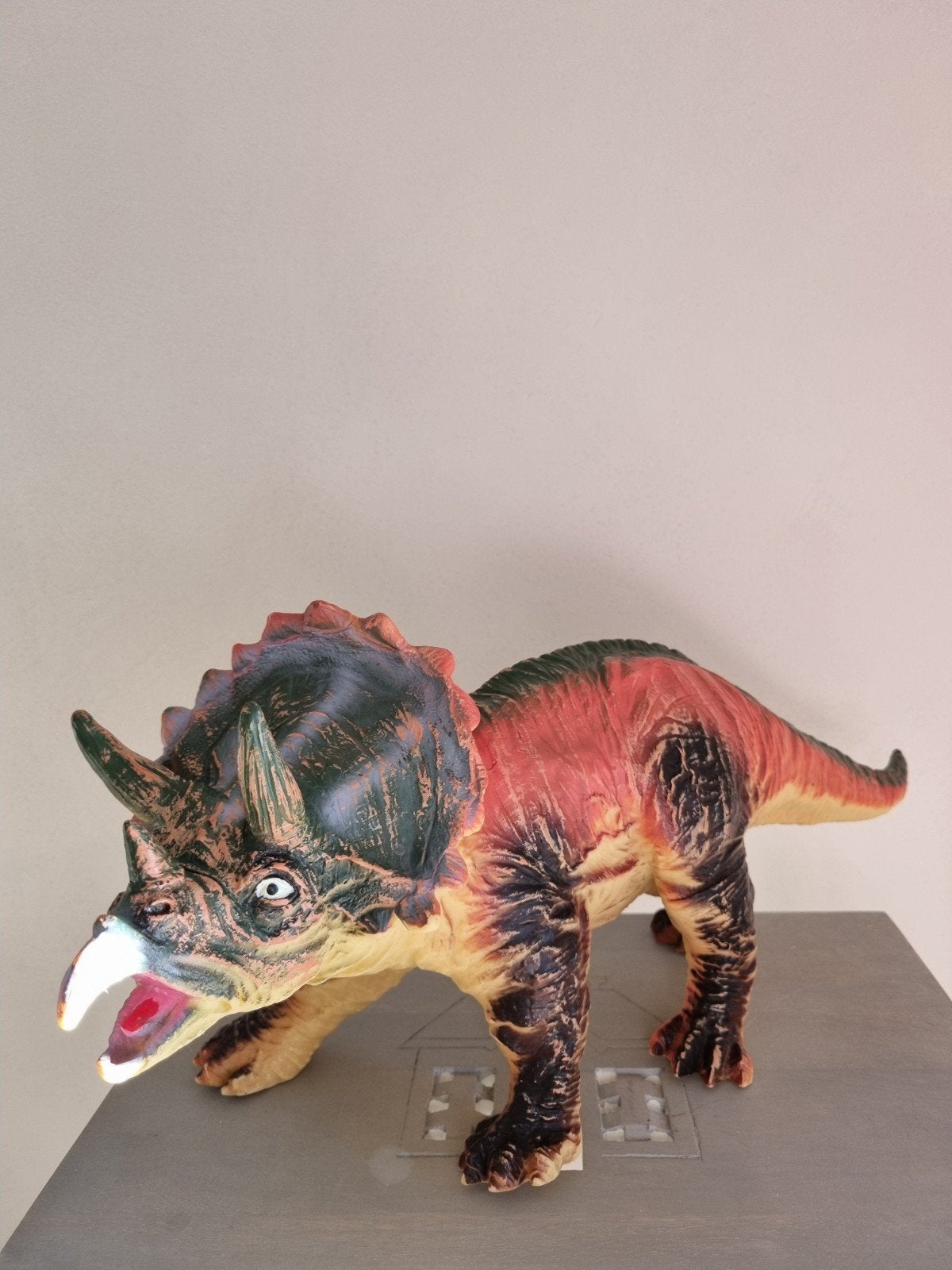 Grand dinosaure de 21 cm de haut et 50 cm de long, Enlèvement ou Envoi, Comme neuf