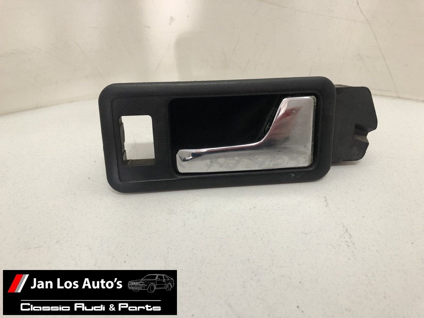 Deurgreep rechtsvoor binnen Audi 80 B3 ('86-'91) 893837020A, Gebruikt, -, Deur, -