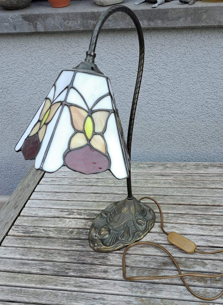 Lampe de table de style Tiffany en vitrail motif papillon, Enlèvement ou Envoi, Utilisé, Verre