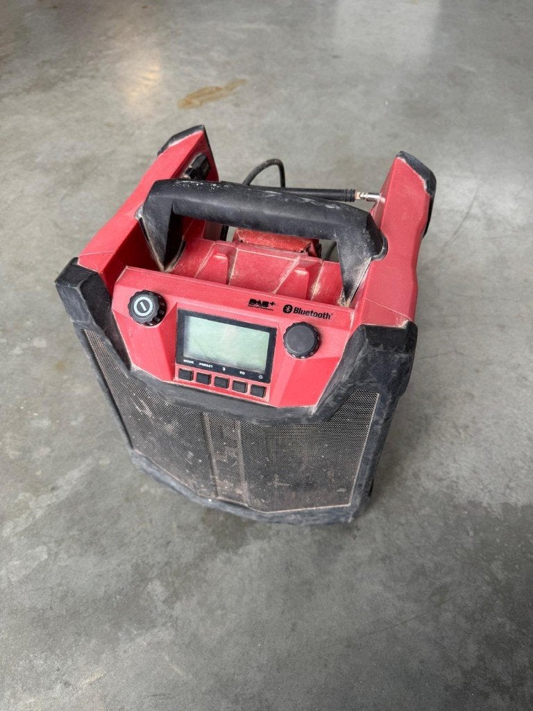 Hilti DAB werfradio / acculader, Ophalen, Gebruikt, Bouwradio