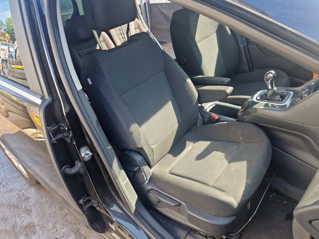 STOEL RECHTS VOOR Peugeot 5008 I (0A / 0E) (01-2009/03-2017), Kontakt-peugeot@peugeot.com, Gebruikt, Peugeot Deutschland GmbH