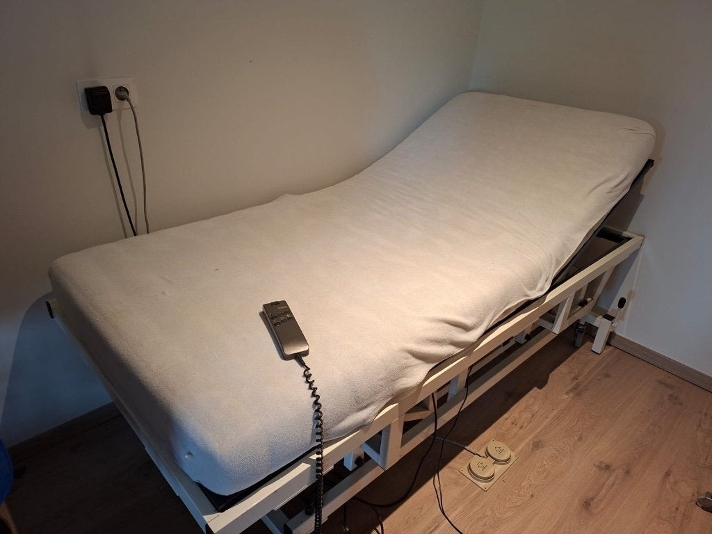 Elektrisch ziekenhuisbed van Auping., Ophalen