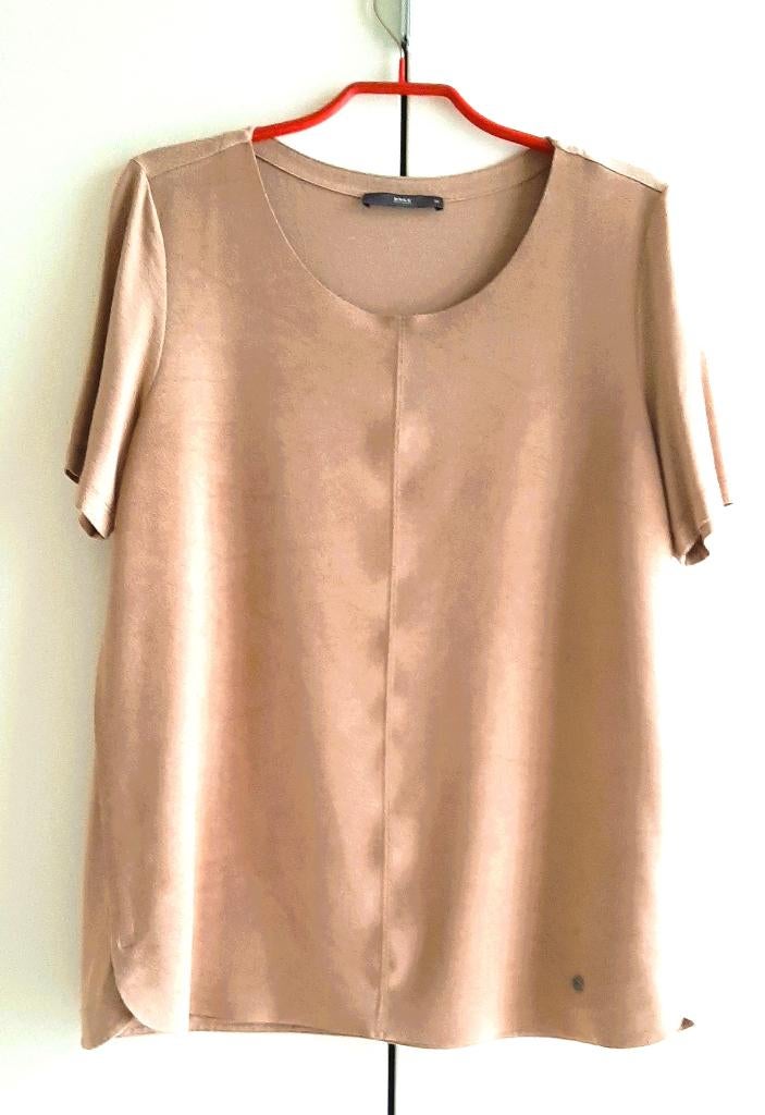 Te koop: Zo goed als nieuw! Mooie beige suède bloes van Brax, Vêtements | Femmes, T-shirts, Comme neuf, Taille 38/40 (M), Beige