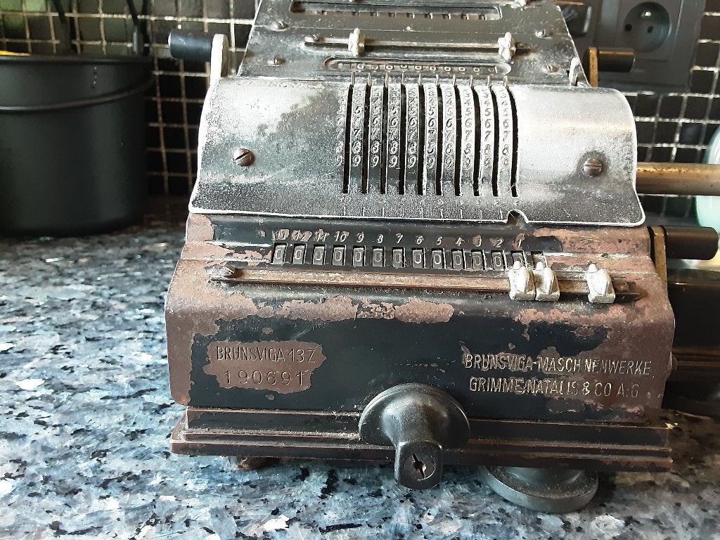 Brunsviga rekenmachine, Ophalen