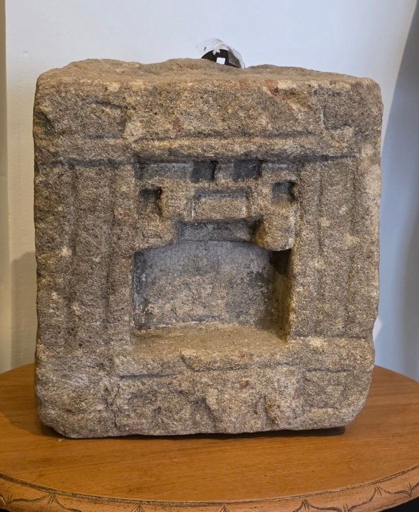 Indische Tempelsteen met nis., Antiek en Kunst, Ophalen of Verzenden