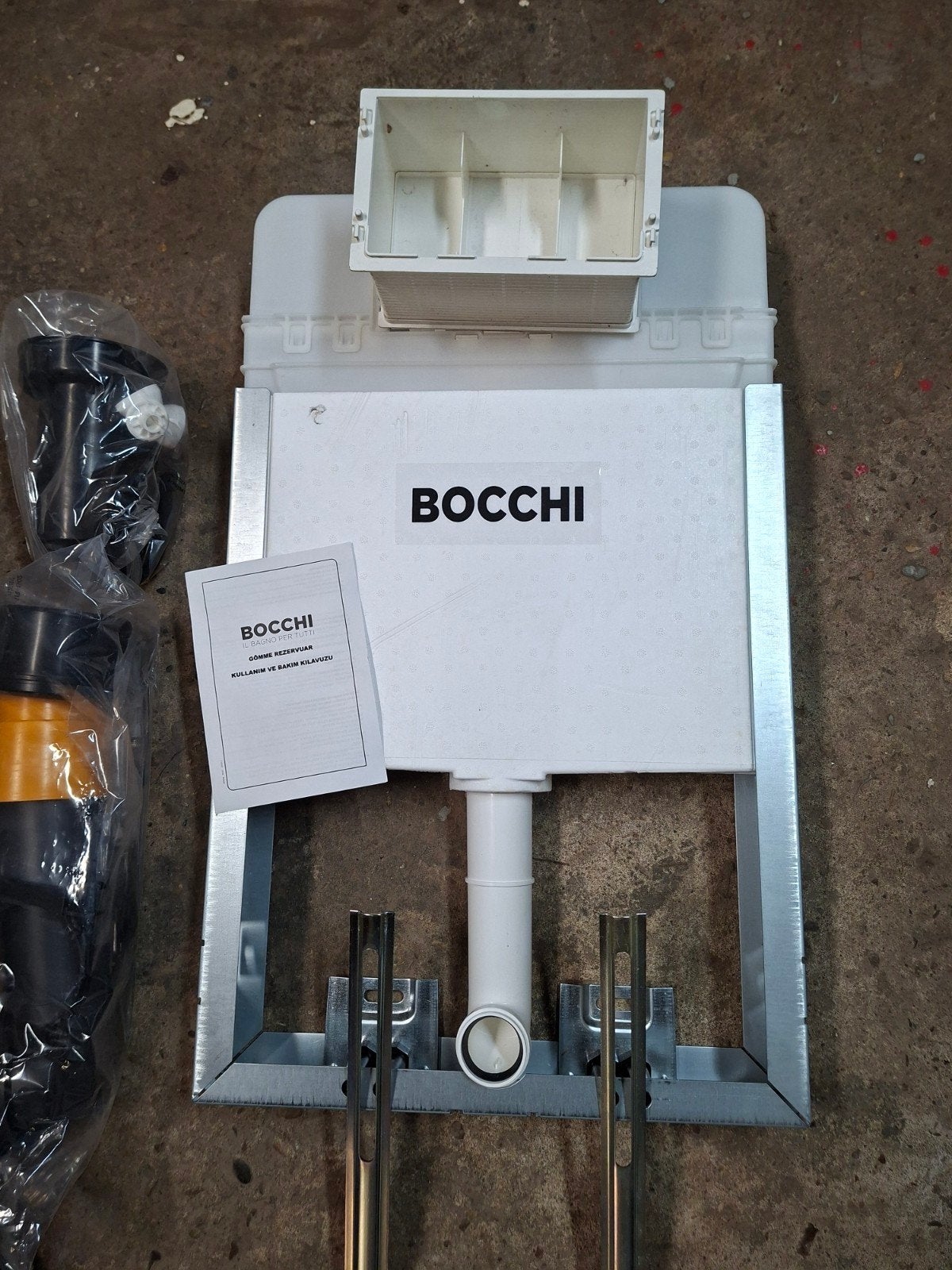 Inbouwtoilet bochi, Ophalen