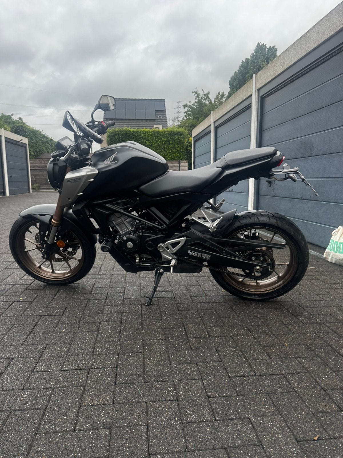 HONDA CB125 R avec option - NOIR, Motos, Motos | Honda, Particulier, Naked bike, jusqu'à 11 kW, 1 cylindre, Permis Moto A1 minimum