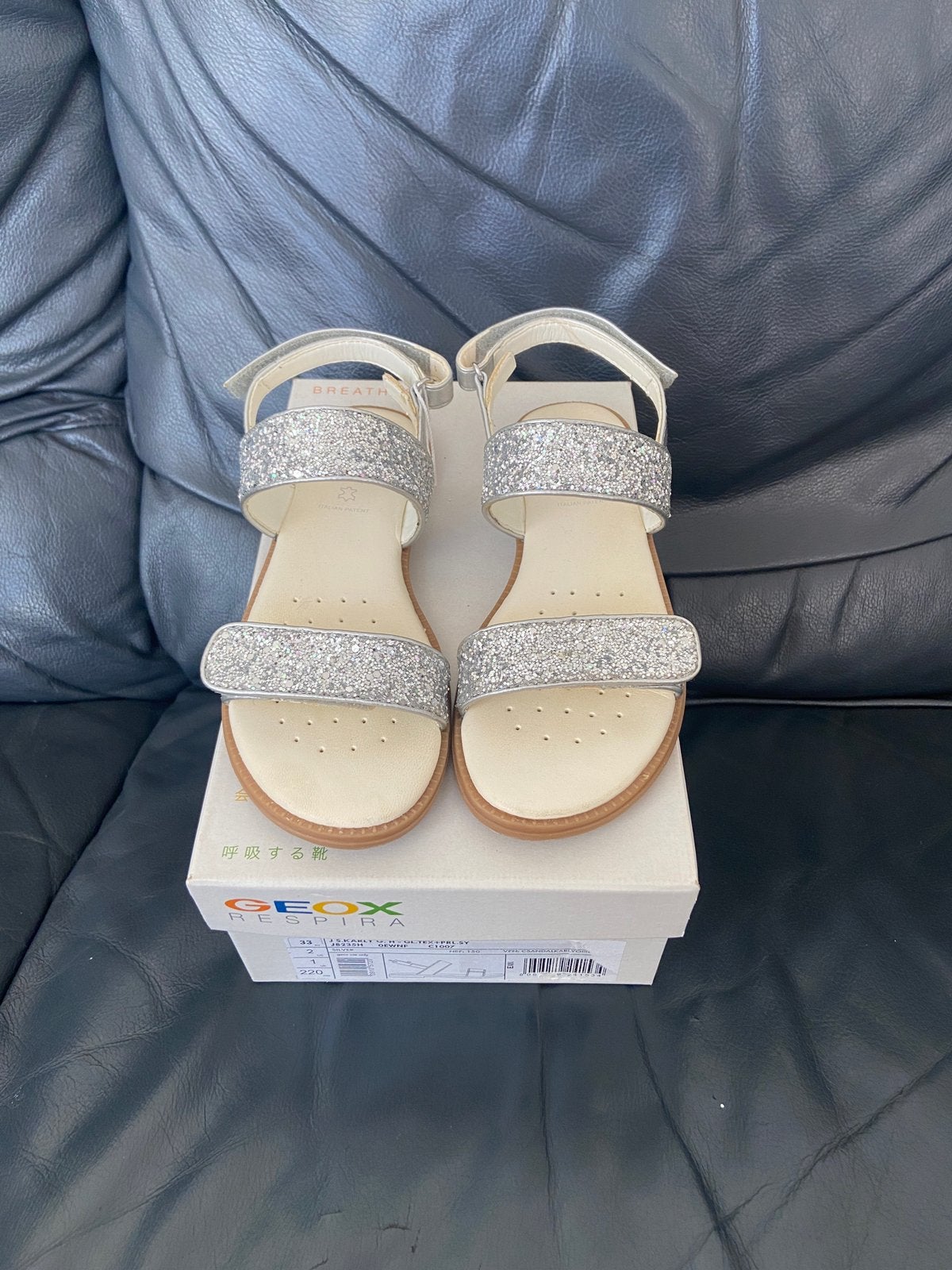 Nieuwe GEOX zilveren glittersandalen, maat 33, Ophalen, Meisje, Schoenen, Nieuw