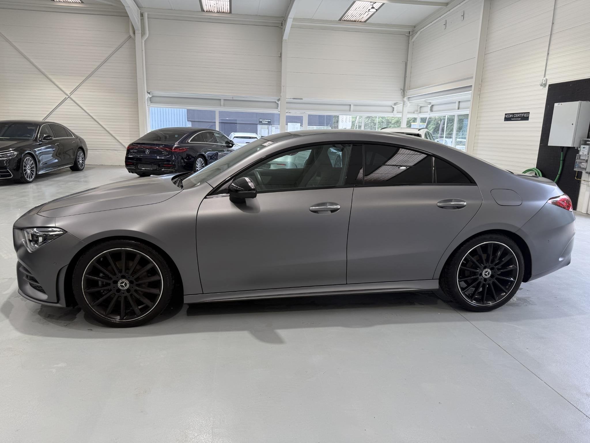 Mercedes-Benz CLA-Klasse 180 Coupé AMG Line | Panoramisch D, Auto's, Mercedes-Benz, Stof, Gebruikt, 4 cilinders, https://public.car-pass.be/vhr/00826e70-dfba-4f39-8a01-cef903ae2274
