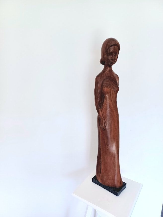 Houten sculptuur. Modernistisch atelierwerk. 65 cm, Antiek en Kunst, Kunst | Beelden en Houtsnijwerken, Houtsnijwerk, Hout, Vrouw