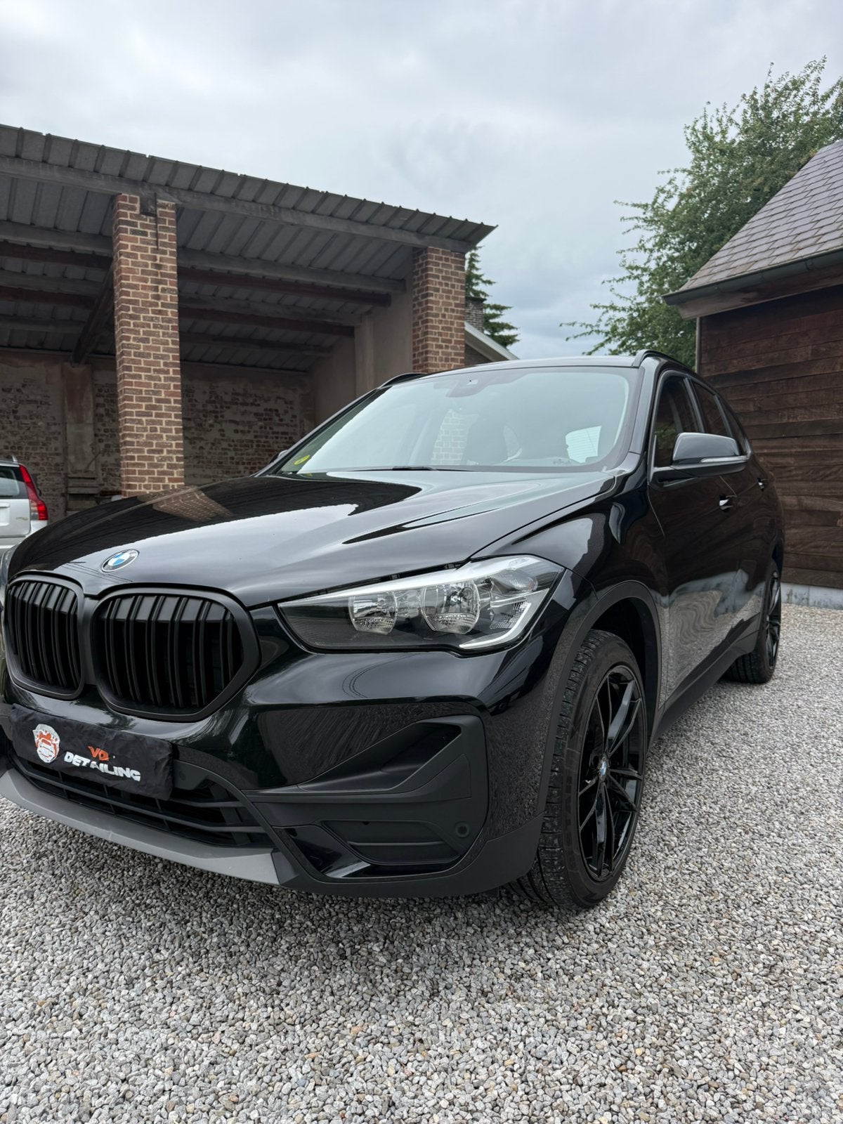 BMW X1 2.0 sDrive18d Automaat | 93.000 km | Leder | CarPlay, Auto's, 1995 cc, 4 cilinders, Zwart, Leder