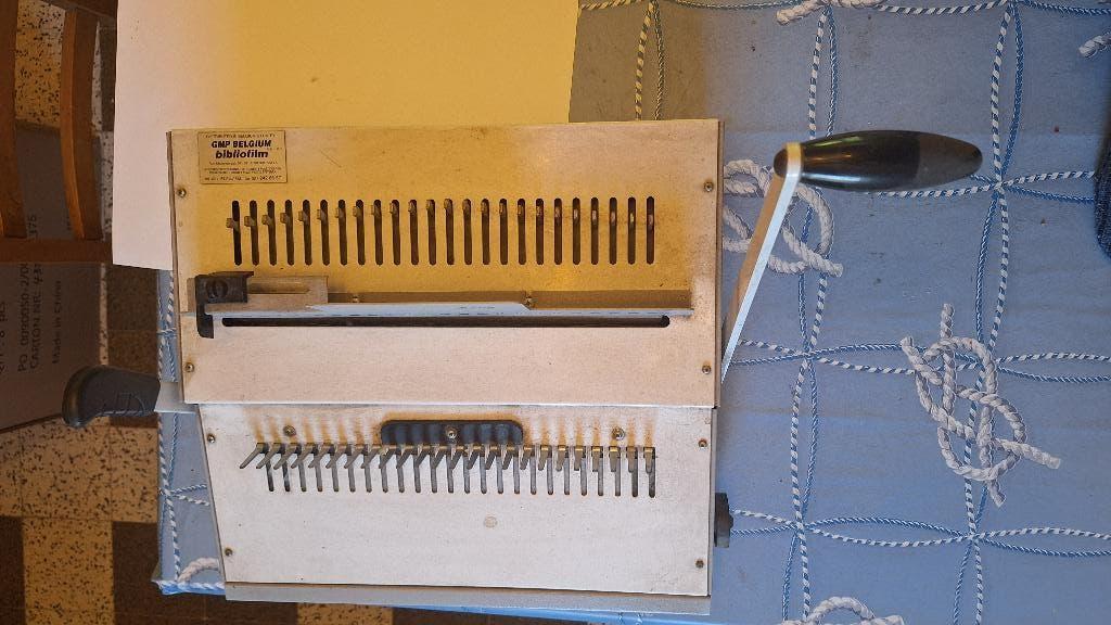 Relieuse perforatrice  LAMIREL, Enlèvement, Comme neuf