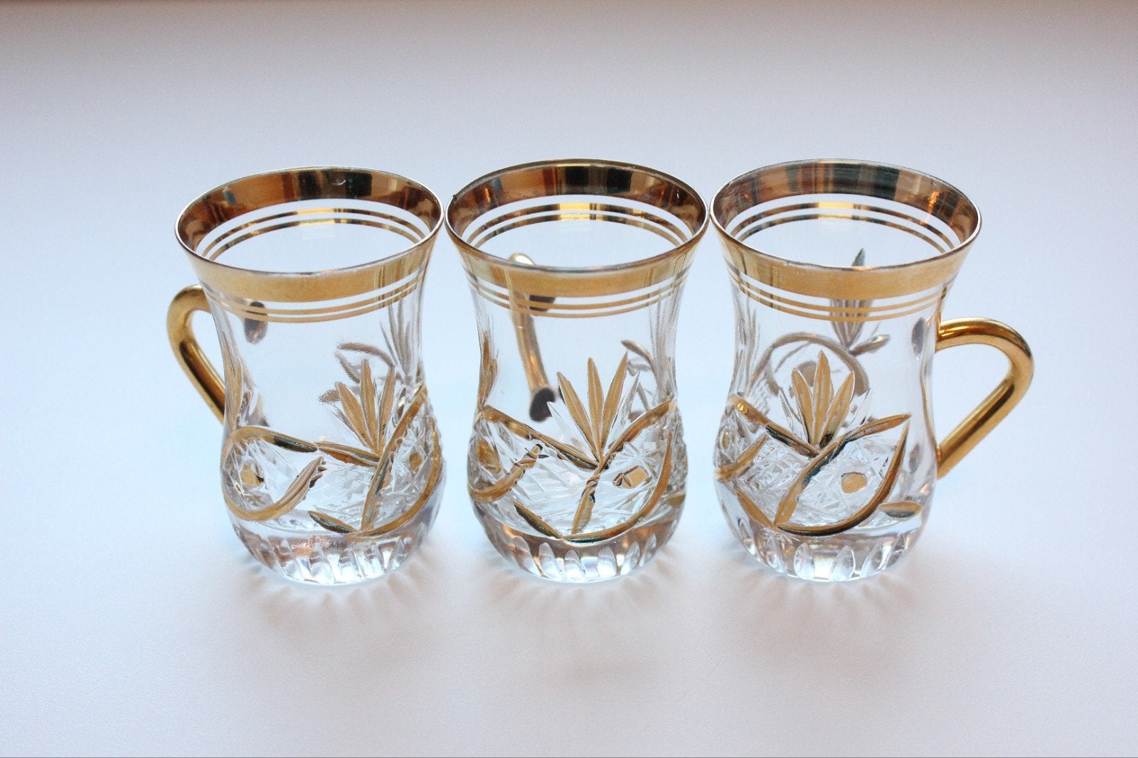 Verres à thé en cristal taillé vintage avec anses dorées, Enlèvement, Utilisé, Autres types