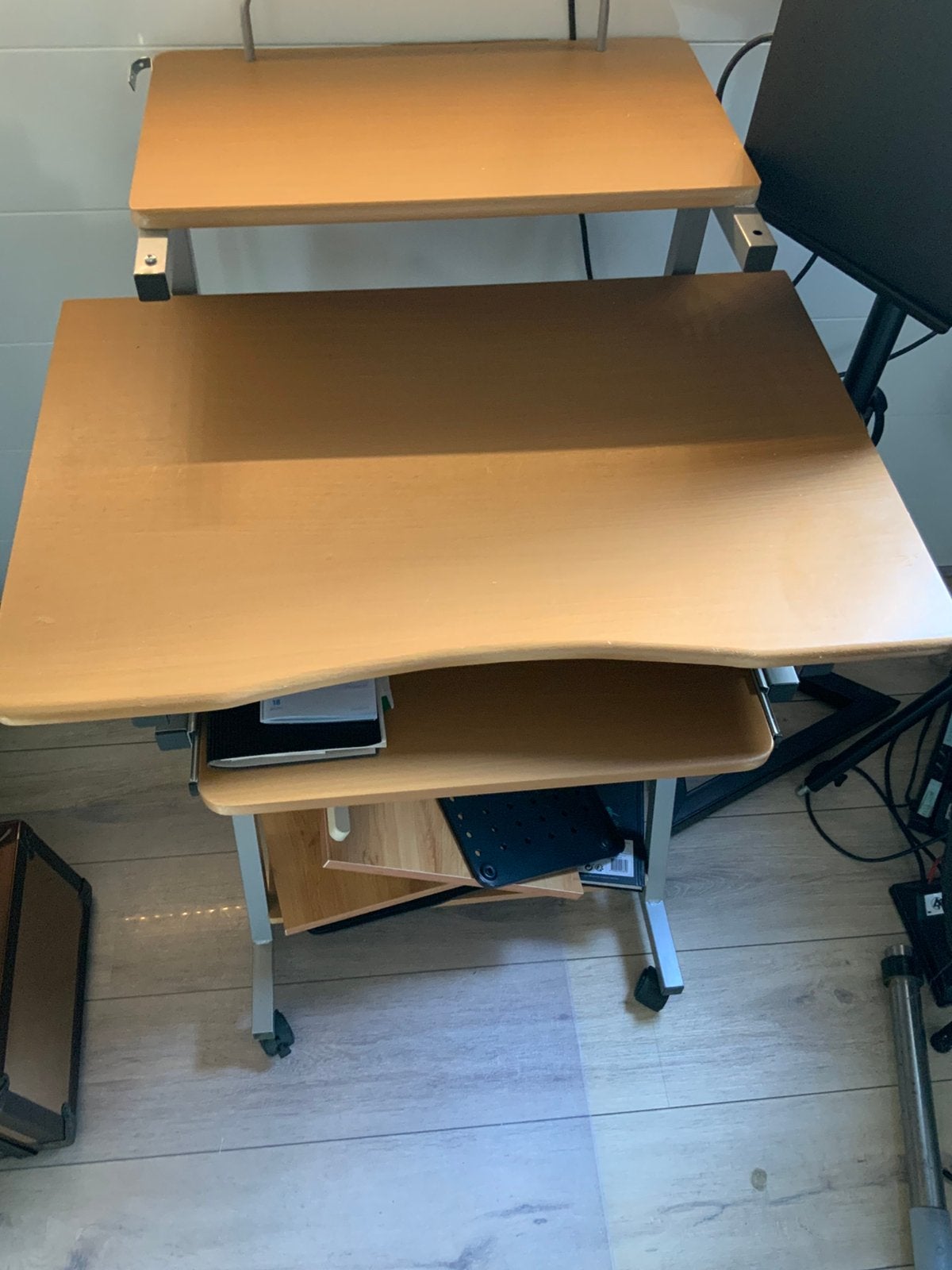 Klein burotafel.     18€, Huis en Inrichting, Ophalen, Zo goed als nieuw