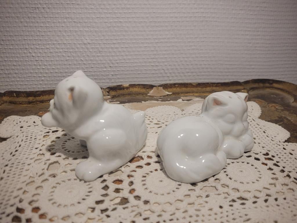 Set salière et poivrier chats câlins vintage, Enlèvement ou Envoi, Comme neuf, Chien ou Chat, Autres types