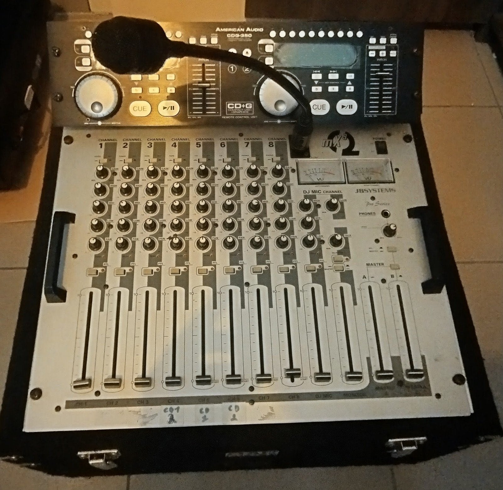 Mengpaneel JB SYSTEMS+ meubel + versterker & cd spelers, Musique & Instruments, Tables de mixage, Enlèvement ou Envoi