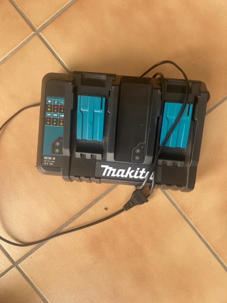 Makita chargeur, Ophalen, Zo goed als nieuw