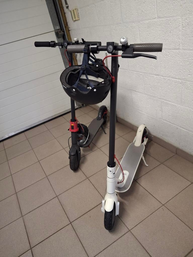 2 Trottinette électrique Xiaomi M365 est plus que bon état, Vélos & Vélomoteurs, Trottinettes, Enlèvement ou Envoi