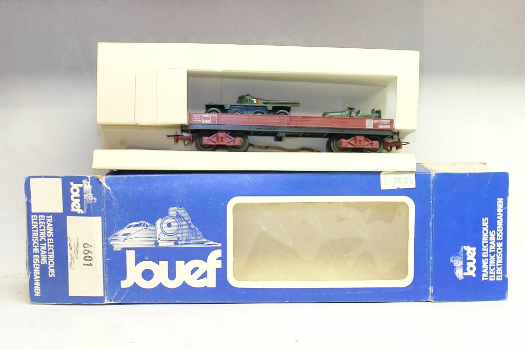 JOUEF 6601 HO SNCF WAGON PLAT CHARGEMENT JEEP ET BLINDE, Jouef, Enlèvement ou Envoi, Wagon, Comme neuf