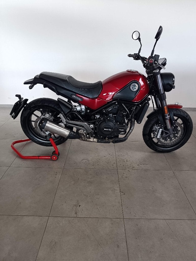 Benelli Leoncino 500, Motos, Entreprise
