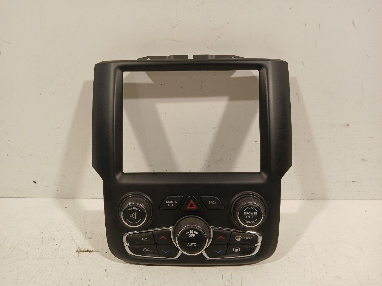 Bedieningspaneel kachel Ram 1500, Onderdelen@venauto.nl, Van der Ven Autorecycling B.V., Ettenseweg 76, 4706 PB Roosendaal, The Netherlands