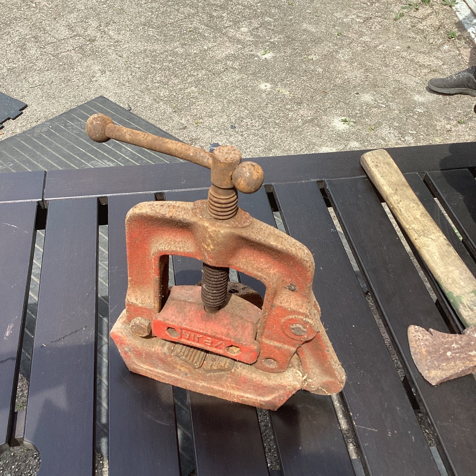 ANTIEKE BANKSCHROEF…mooi stuk gereedschap, Antiek en Kunst, Antiek | Gereedschap en Instrumenten, Ophalen of Verzenden